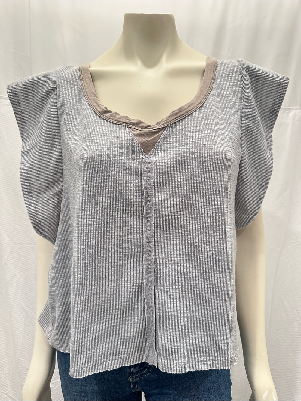 NWOT POL Light Gray Sleeveless Textured Tunic with Tan Trim